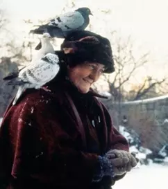 „Doamna cu porumbei” din Singur acasă 2, de nerecunoscut la 80 de ani. Cum arată Brenda Fricker azi și de ce este imobilizată la pat