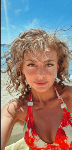 Alexandra Velniciuc in costum de baie