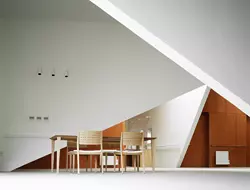 Diagonal Walls - camin de batrani, Hokkaido, Japonia 