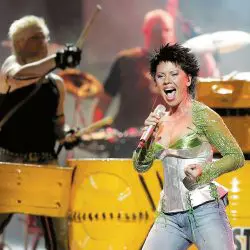 Luminita-Anghel-si-Sistem-pe-scena-Eurovision-2005-250x250