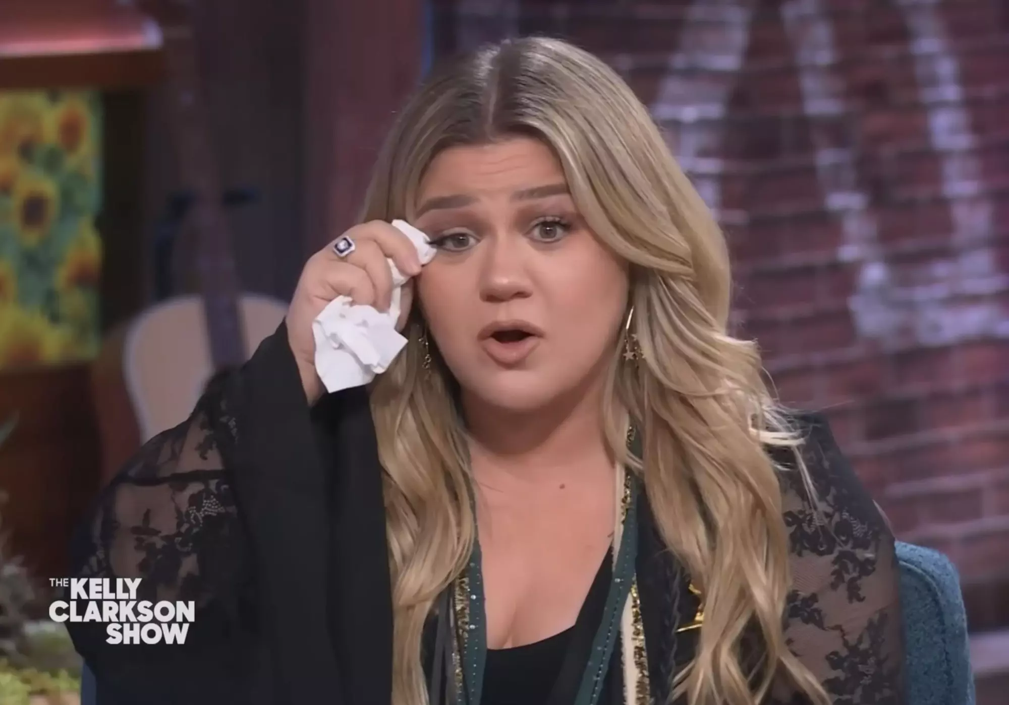 Kelly Clarkson wipes away tears as guest Henry Winkler offers advice to her daughter River who has been bullied for her dyslexia