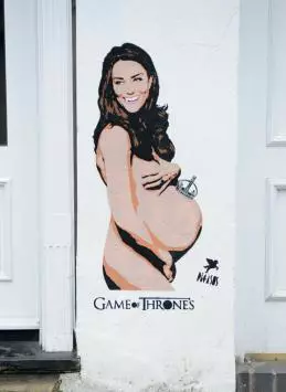 Un grafitti în stilul lui Banksy, reprezentând- o pe Kate Middleton, a apărut peste noapte pe peretele unui magazin din nordul Londrei
