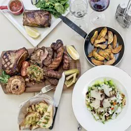 Platou Grill și Salată de baby spanac cu semințe de in