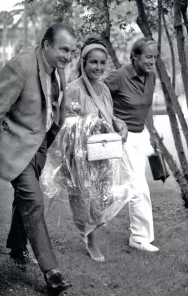 8 aprilie 1970 – Elizabeth Taylor surprinsă la Beverly Hills Hotel