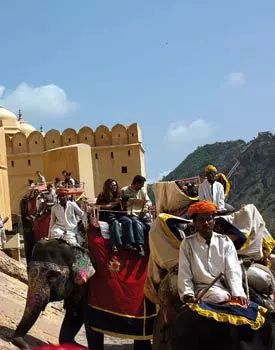 Plimbare cu elefantul pana la Amber Fort