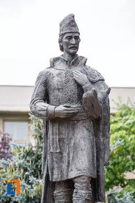 Statuia lui Liviu Vasilică din Alexandria