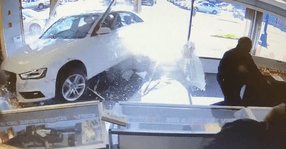 Fumatul ucide. La fel poate să facă și o bătrână confuză în spatele volanului (VIDEO)