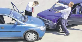 Șoferii ar putea plăti tărife mai mari la RCA dacă produc accidente grave