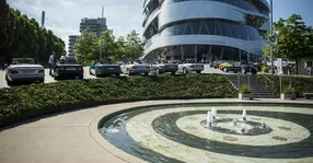 Cadoul Mercedes-Benz pentru 100 de ani de BMW