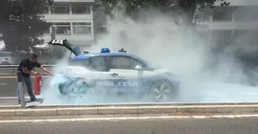 Un BMW i3 aparținând poliției din Roma a luat foc! (VIDEO)