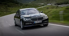 BMW 740e iPerformance: Seria 7 cu încărcare la priză