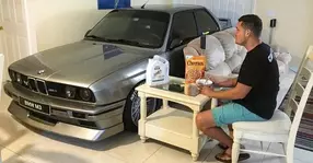 E nebun! Un american și-a parcat mașina în sufragerie de teama uraganului