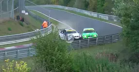 Două BMW M3 au parte de un accident stupid pe Nurburgring