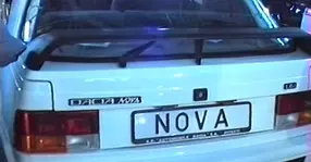 Pentru nostalgici! Cum arătau mașinile de la Salonul Auto Bucuresti în 1995 | VIDEO