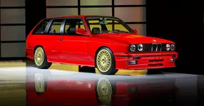 Atenție: Te vei îndrăgosti instantaneu de acest BMW Seria 3 E30 Touring cu două uși!