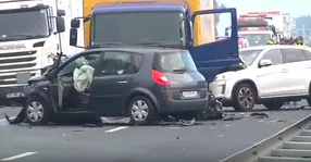 Studiu: în luna decembrie cinci persoane sunt implicate în fiecare oră în accidente rutiere