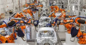 BMW a oprit producția la mai multe fabrici pentru că a rămas fără componente