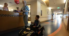 La un spital din San Diego cei mici "șofează" spre sala de operație