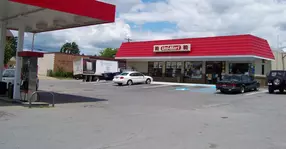 Ce a pățit o tânără din State care a rămas fără benzină și a întâlnit un om al străzii! Ce a urmat e demn de un scenariu de film!