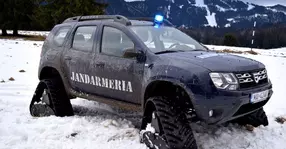 Jandarmeria Română s-a dotat cu modele Dacia Duster pe şenile