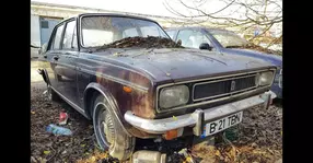 Una dintre mașinile lui Nicolae Ceaușescu a fost abandonată în București