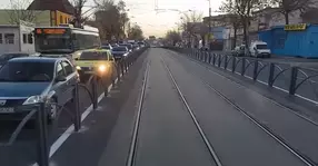 Coșmarul șoferilor necivilizați din București a devenit realitate: Tramvaiul 21, transformat în metrou ușor | VIDEO