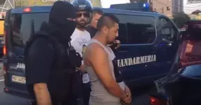 Motociclistul-poliţist care a bătut trei bărbaţi în trafic și-a explicat gestul: "M-au lovit cu o crosă de golf în cap"