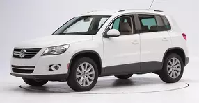 ANAF scoate mașini ieftine la licitație. Un Tiguan are un preț de pornire de 5.700 de euro