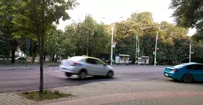 Ce a răsărit în mijlocul străzii, la Ploiești. Pericol major în trafic (Video)