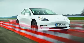 Tesla Model 3: Eligibilă ca Alternativă!