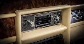 Jaguar Land Rover oferă o unitate multimedia pentru autoturismele clasice