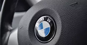 Noi licitații ANAF: BMW Seria 3 și VW Golf la preț de smartphone