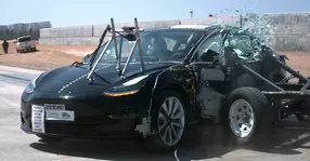 Americanii au decis: Tesla Model 3 este cea mai sigură mașină din lume