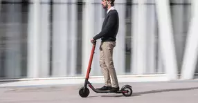 Seat lansează o trotinetă electrică: eXS