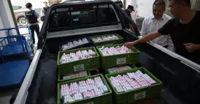 Video: A cumpărat o mașină de lux cu o tonă de monede!