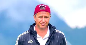 Ce mașină conduce Laurențiu Reghecampf?