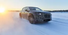 Au început testele de iarnă cu prototipul SUV-ului electric BMW iNext