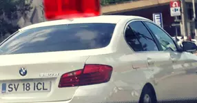 Acest număr de înmatriculare este interzis în România, dar totuși îl vedem pe șosea