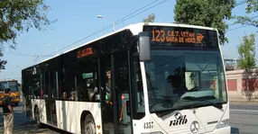 Soluție pentru fluidizarea traficului în București: autobuzele să circule pe linia de tramvai