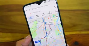 Google Maps îți spune cât de aglomerate sunt mijloacele de transport în comun