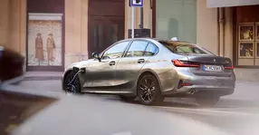 BMW 330e Sedan promite o autonomie în modul electric de 66 km