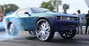 Acestea sunt cele mai mari jante puse vreodată pe o mașină sport (VIDEO)