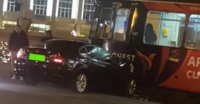 BMW vs tramvai devine fenomen: un alt caz, înregistrat la Iași