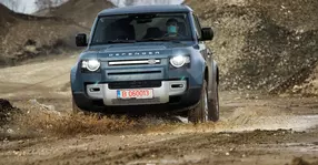Land Rover Defender: Umbra tehnologizată