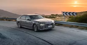 Să ne mai și încâlzim: așa se testează viitorul BMW i7 în condiții de caniculă