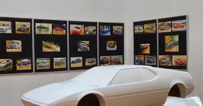 Motorsport Café – expoziție excepțională dedicată de pictorul Adrian Mitu aniversării de 50 de ani a diviziei BMW M.