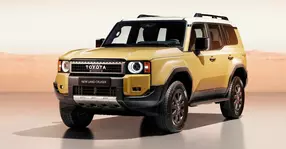 Sunt automobile 4x4 nipone cu care poți călători oriunde. Toyota Land Cruiser călătorește și în timp – prin design, mai ales.