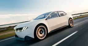 Formă bavareză pentru era electromobilității: BMW Vision Neue Klasse conturează un viitor limpede și prietenos.