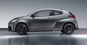 Substanța concentrată a sportivității: Toyota GR Yaris 2024 se prezintă mai marțial ca niciodată termeni de în stil și performanțe.