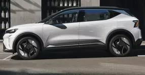 În 2024, juriul european „Car Of The Year” a decernat titlul omonim modelului Renault Scenic E-Tech electric la Salonul Auto de la Geneva.